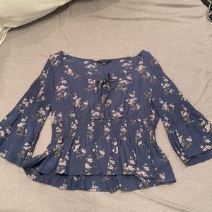 Quarter sleeve top